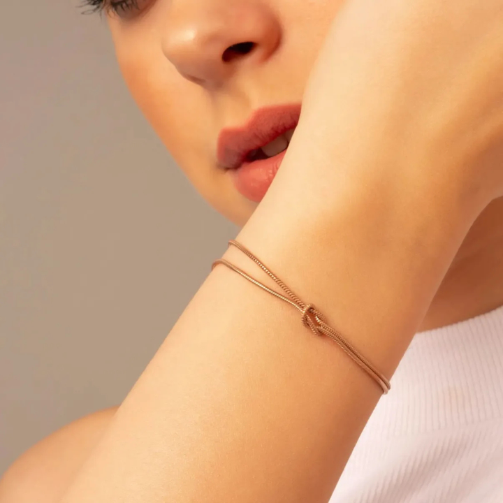 BRACELET À NŒUD DÉLICAT (RÉGLABLE)
