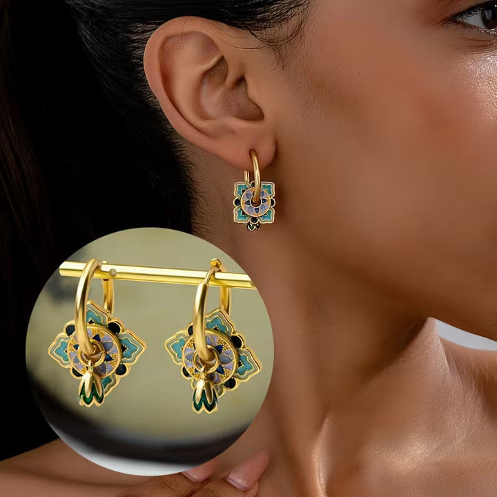 Boucles d'Oreilles Vernies de Style Vintage avec une Touche Sophistiquée