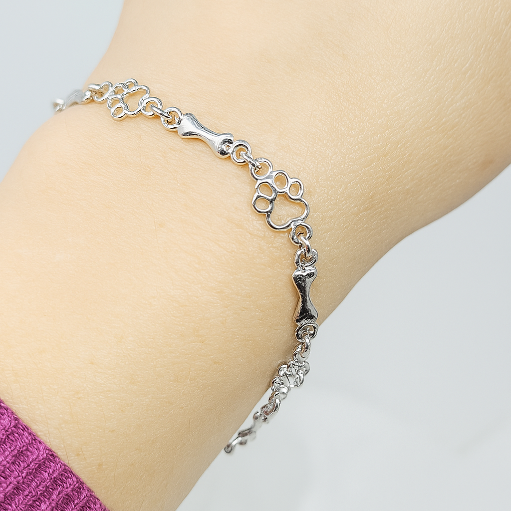 Bracelet avec Pendentifs de Patte de Chien et Os en Argent Pur, Édition Limitée