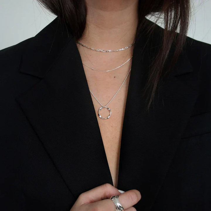 Collier ouvert à trois rangs