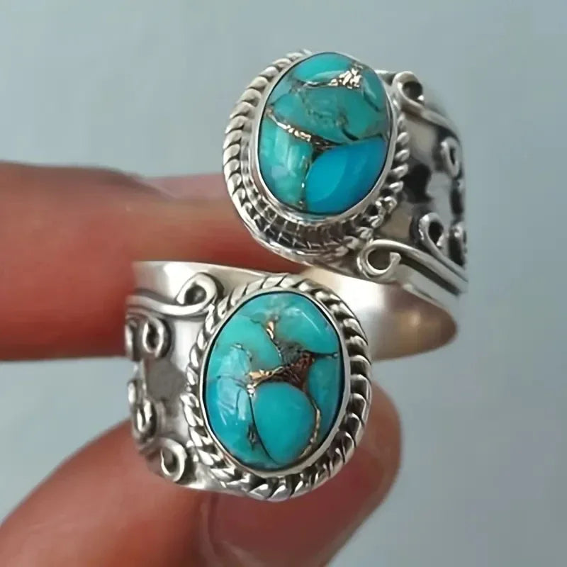 Bague vintage élégante avec croix en turquoise