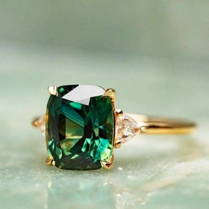 Bague Élégante Carrée avec Émeraude