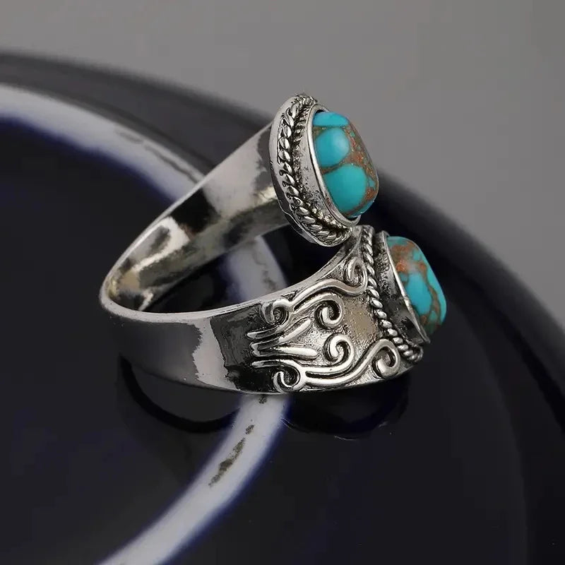 Bague vintage élégante avec croix en turquoise