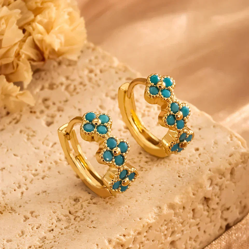 Boucles d'oreilles créoles turquoise chic avec design floral
