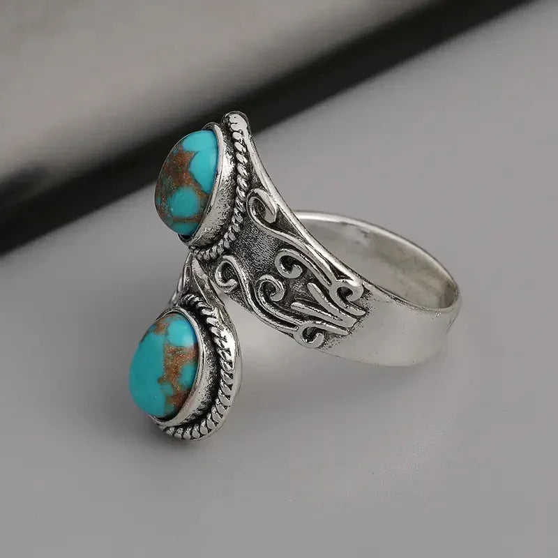 Bague vintage élégante avec croix en turquoise