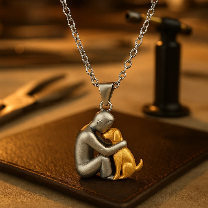 Collier avec Pendentif d'Étreinte