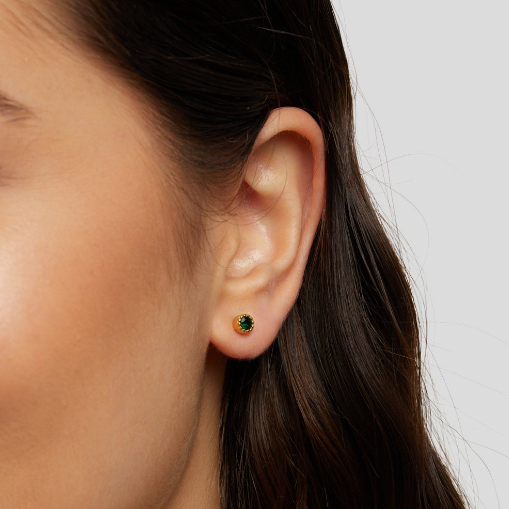 Victoria – boucles d'oreilles en or avec pierre verte.