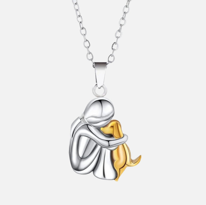 Collier avec Pendentif d'Étreinte