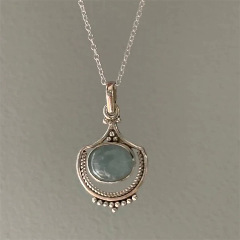 Collier Vintage avec Pierre Verte