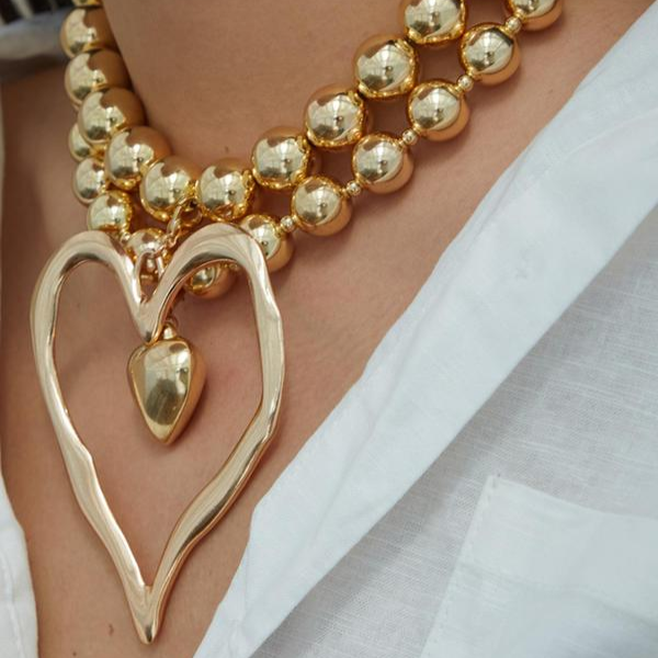 Ensemble de 2 colliers avec des perles en forme de cœur