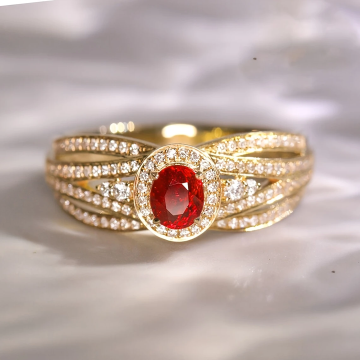 Bague Dorée en Couches avec Éclat Rouge