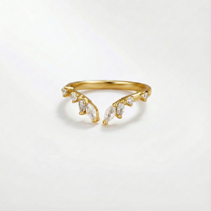 Johana – Bague au design ouvert et aux lignes fluides couleur or