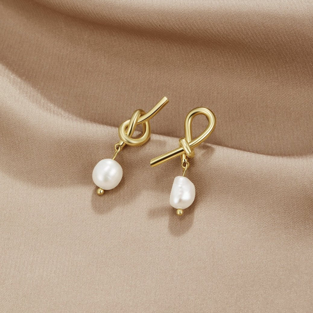 Tereza-Sofie – Boucles d'oreilles en argent de forme courbe.