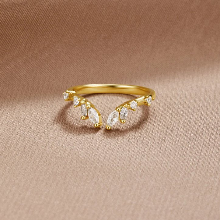 Johana – Bague au design ouvert et aux lignes fluides couleur or