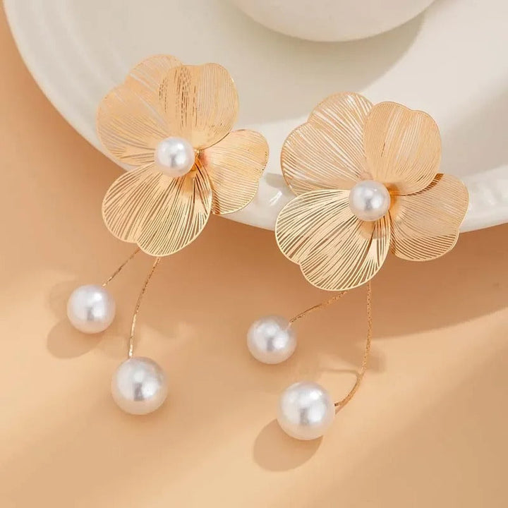 Boucles d'oreilles Vintage avec Fleurs et Perles Dorées